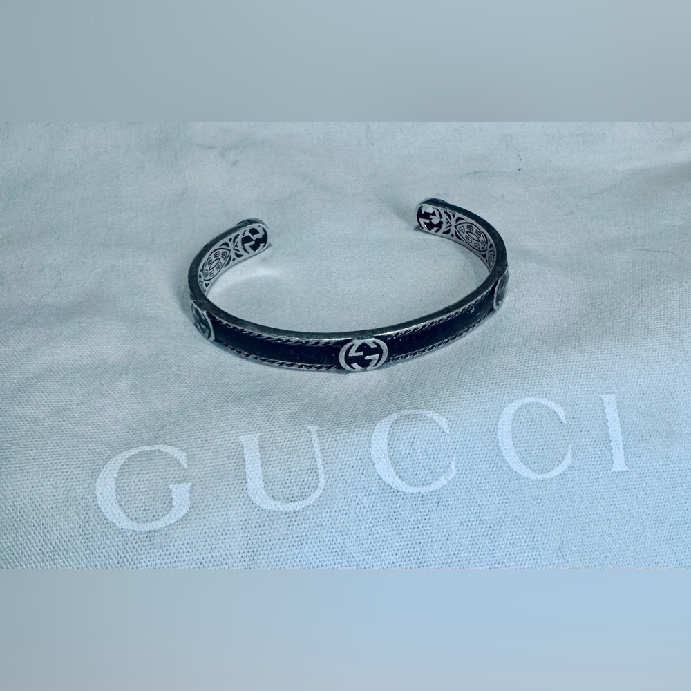 Gucci Men's Black and Silver Cuff Bracelet